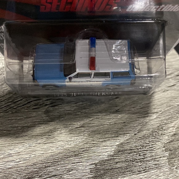 GreenLight | Gone in 60 Seconds: 1995 Jeep Cherokee - 1:64 Scale Die-Cast - Picture 10 of 11